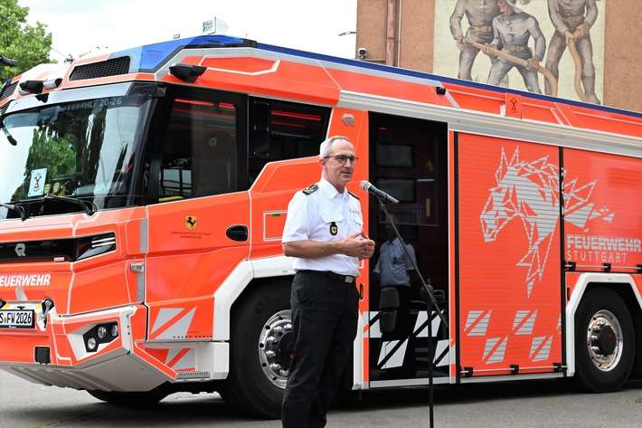FW Stuttgart: Übergabe zweier Hybrid-Hilfeleistungslöschfahrzeuge an die Feuerwehr Stuttgart