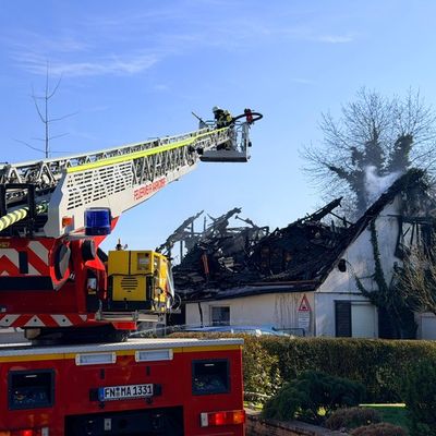 KFV Bodenseekreis: Großeinsatz für die Feuerwehr: Wohnhausbrand in Bermatingen