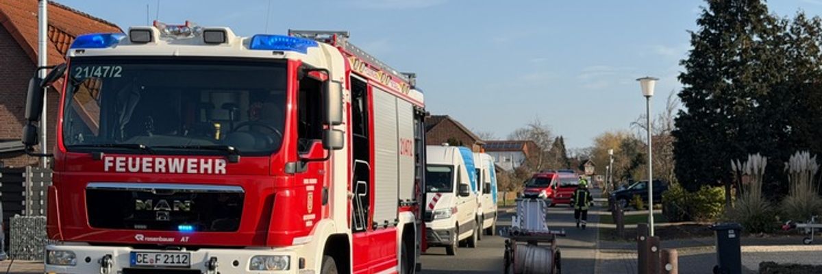 FW Flotwedel: Gasaustritt nach Bauarbeiten: Feuerwehr Bröckel sichert Einsatzstelle in der Zirkenteilstraße