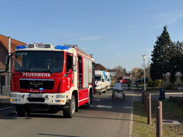 FW Flotwedel: Gasaustritt nach Bauarbeiten: Feuerwehr Bröckel sichert Einsatzstelle in der Zirkenteilstraße