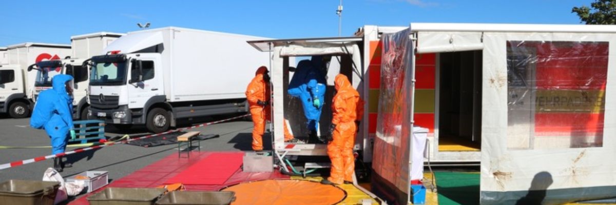 FW Paderborn: Gefahrstoffaustritt bei Verladetätigkeiten - 16 Betroffene