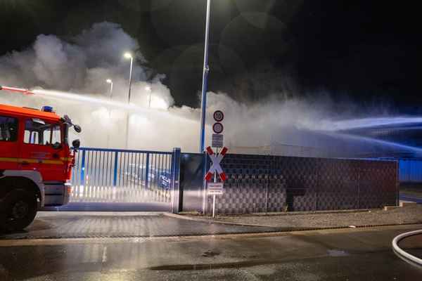 FW-RD: Ruhiger Jahreswechsel für die Feuerwehren im Kreis Rendsburg-Eckernförde - Zwei Großbrände in der Silvesternacht