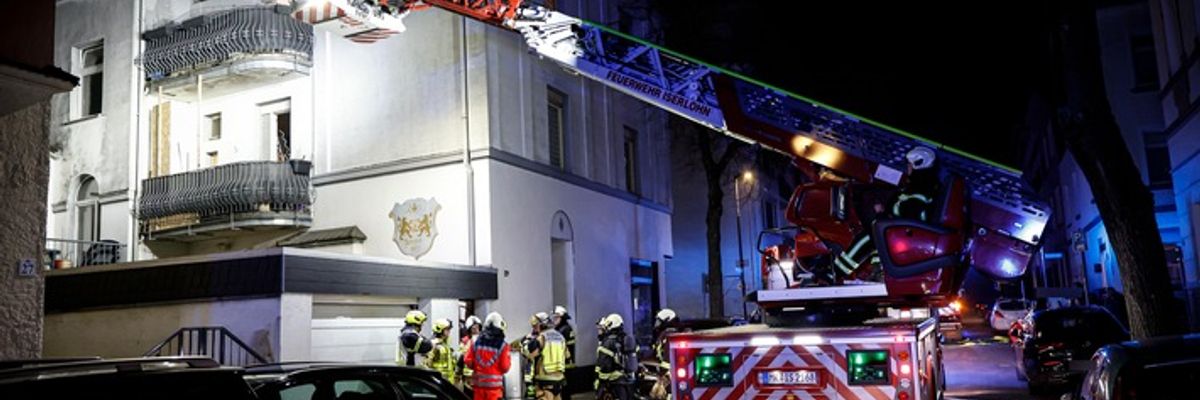FW-MK: Feuerwehr rettet 11 Personen aus verrauchtem Gebäude