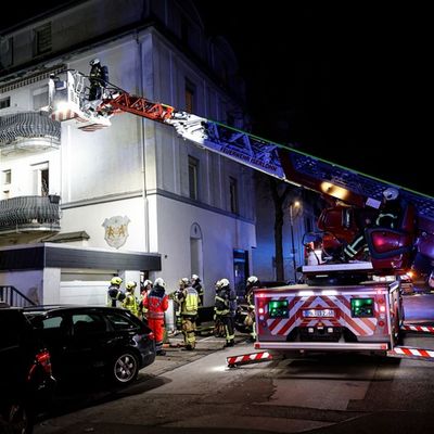 FW-MK: Feuerwehr rettet 11 Personen aus verrauchtem Gebäude