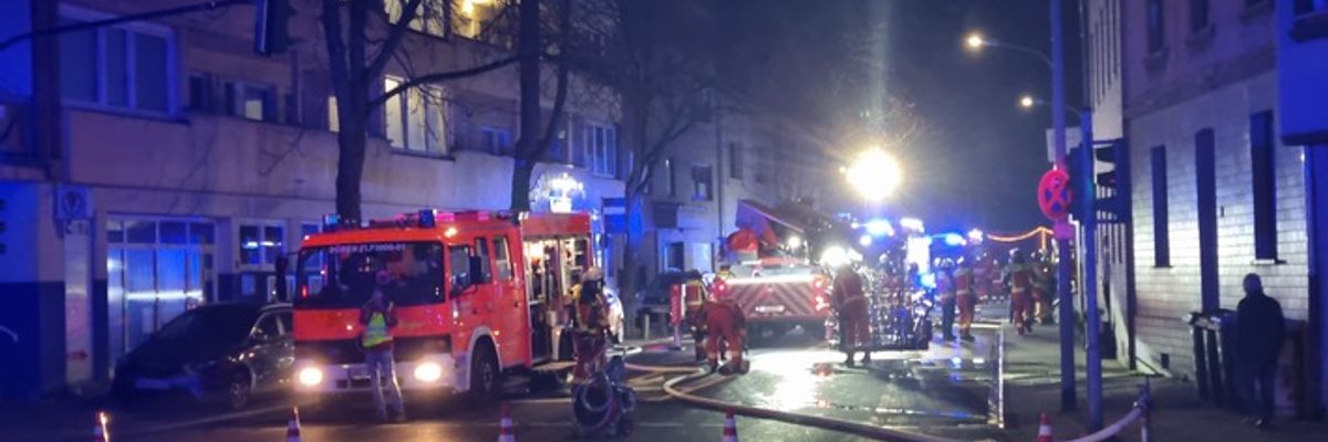 FW Düren: Feuerwehr Düren löscht Brand in einem Wohngebäude im Stadtteil Birkesdorf