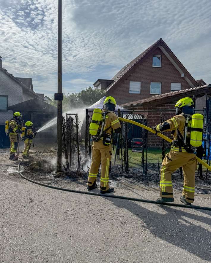 FW-DT: Heckenbrand in Pivitsheide