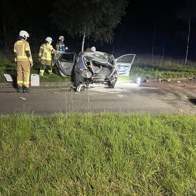 FW-Greven: Verkehrsunfall auf Bundesautobahn mit zwei schwer verletzten Personen.