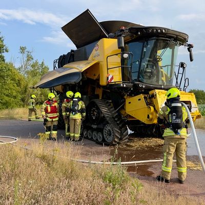 FW-OLL: Mähdrescherbrand bei Erntearbeiten - Umsichtiges Handeln verhindert Flächenbrand