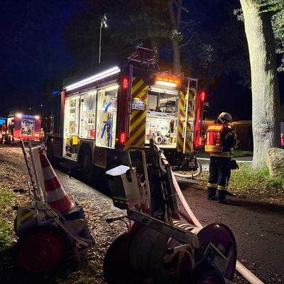 FW-ROW: Realitätsnahe Alarmübung fordert Feuerwehr und Rettungsdienst