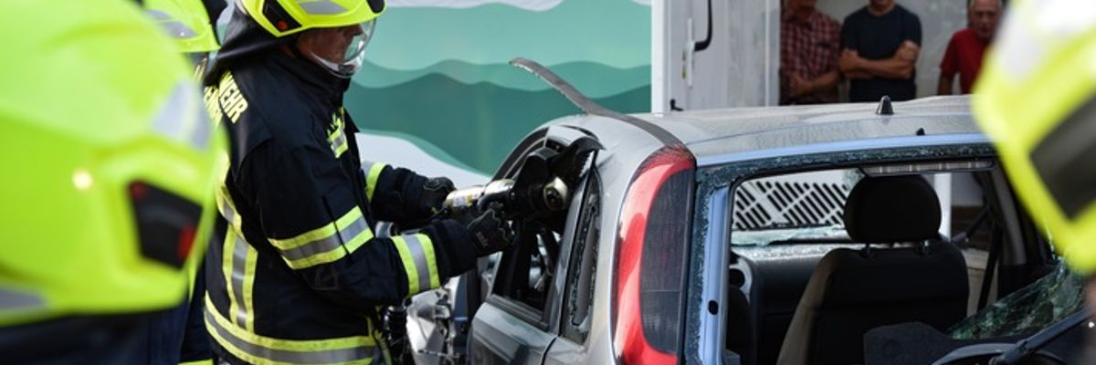 FW Wenden: Verkehrsunfall auf Kirmesgelände: Rettungskräfte üben unangekündigt den Ernstfall