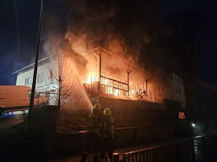 KFV-CW: Millionenschaden bei Großbrand in Nagold - Keine Verletzten - 120 Einsatzkräfte vor Ort