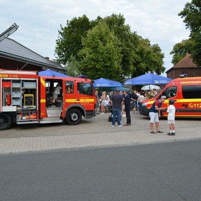 FW Gangelt: Zwei neue Fahrzeuge zum Jubiläum