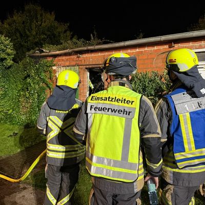 FW Hünxe: Brand in Pferdestall, Tiere gerettet