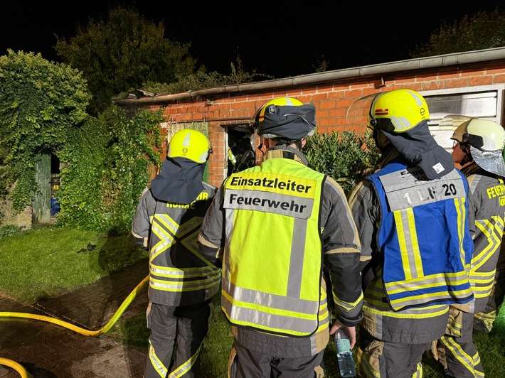 FW Hünxe: Brand in Pferdestall, Tiere gerettet