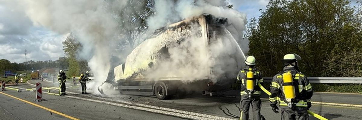 FW-WRN: LKW in Vollbrand auf der Autobahn 1