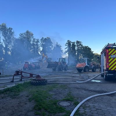FW-ROW: Scheunenbrand beschäftigt Feuerwehren über 21 Stunden