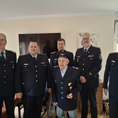 FW-ROW: Eine außergewöhnliche Ehrung - Christoph Bardenhagen seit 80 Jahren Mitglied der Feuerwehr