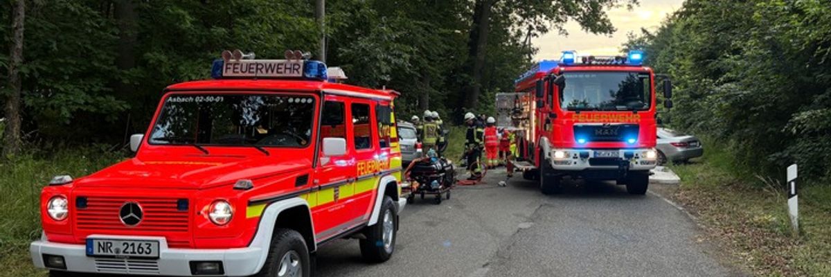 FW VG Asbach: Verkehrsunfall mit eingeklemmter Person im Ortsteil Rott