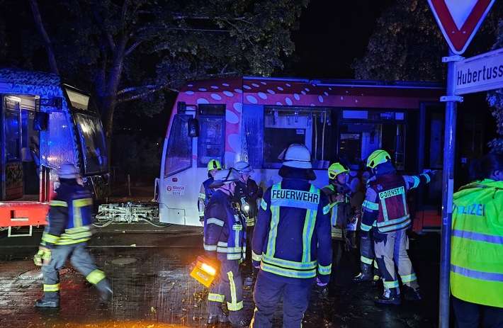 FW Königswinter: Verkehrsunfall mit Straßenbahn in Königswinter