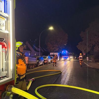 FW-PI: Feuer in einem Lokal in Schenefeld - angrenzendes Wohnhaus evakuiert
