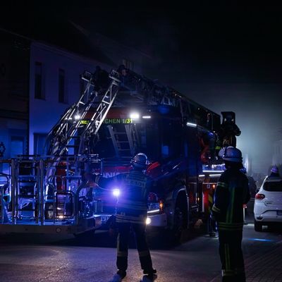 FW LK Neunkirchen: Feuerwehr rettet Meerschweinchen aus brennendem Haus