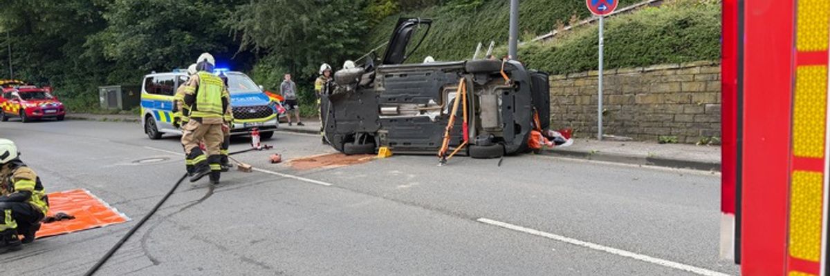 FW Mettmann: Schwerer Verkehrsunfall auf der Talstraße / K37