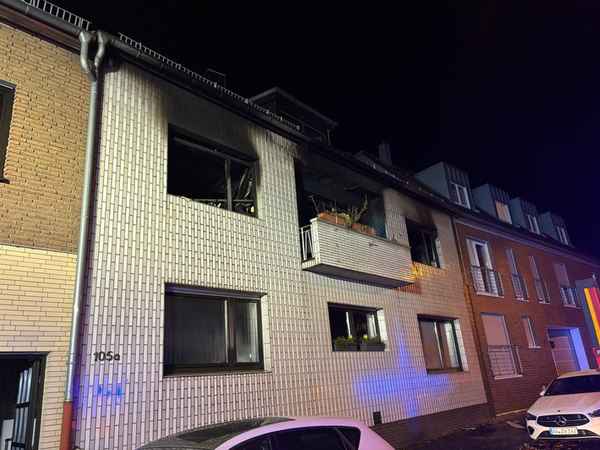 FW Frechen: Zahlreiche Einsätze für die Feuerwehr Frechen - Schwerer Gebäudebrand in Bachem