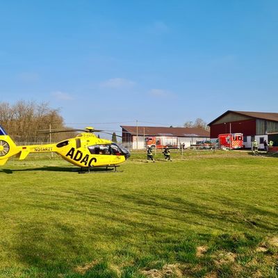 FW-EN: Zwei Einsätze in kurzer Folge - Verkehrsunfall und Landung eines Rettungshubschraubers