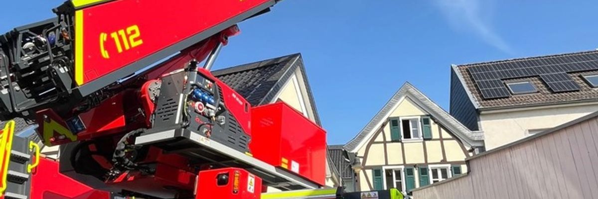FW Alfter: Brand in einem Fachwerkhaus - aufmerksame Bewohner und Feuerwehr verhindern Brandausbreitung