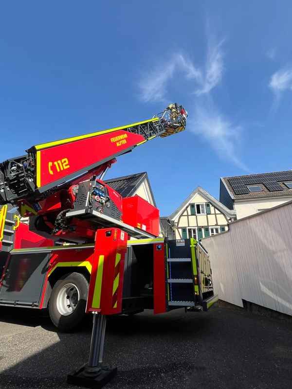 FW Alfter: Brand in einem Fachwerkhaus - aufmerksame Bewohner und Feuerwehr verhindern Brandausbreitung