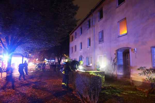 FW-EN: Jahresabschlussübung des Löschzugs Linderhausen: Realistische Einsatzsimulation für Routine im Ernstfall