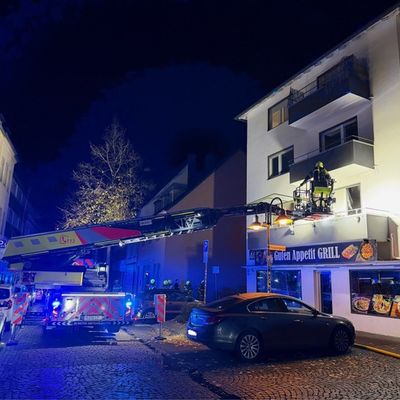 FW Paderborn: Zimmerbrand in einem Mehrfamilienhaus in der Königstraße