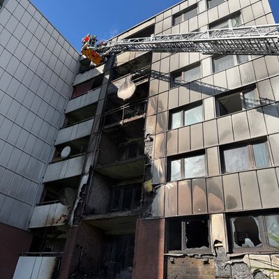 FW-BN: Brand in Mehrfamilienhaus in Bonn-Tannenbusch - drei Leichtverletzte.