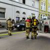 FW-E: Kellerbrand in Mehrfamilienhaus - Zwei Personen über Drehleitern gerettet