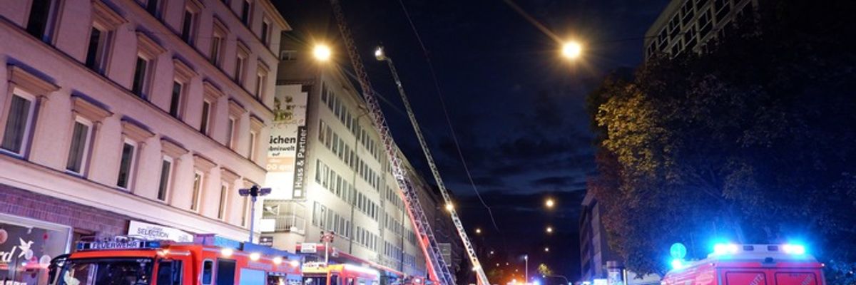 FW Stuttgart: Brand in Dachgeschosswohnung in Stuttgart-West