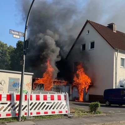 FW-DO: Drei Garagen im Vollbrand