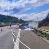 FW Stockach: Brennender Wohnwagen auf der Autobahn.