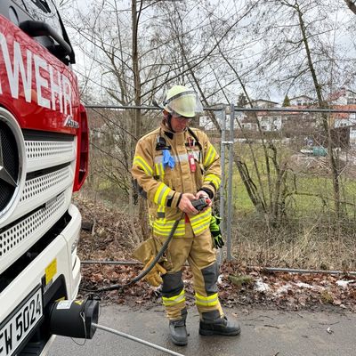 FW Weinheim: Windböe fordert Feuerwehr in Rippenweier