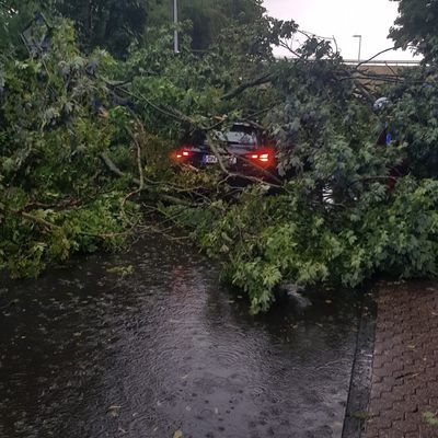 FW Düren: Unwetter über Düren - Feuerwehr im Dauereinsatz