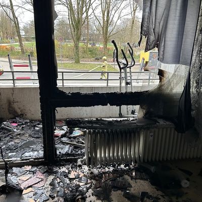 FW Ratingen: Balkonbrand macht Wohnung unbewohnbar