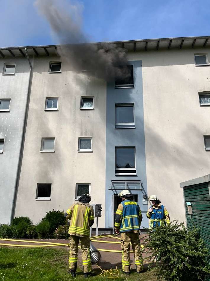 FW Bremerhaven: Wohnungsbrand in Geestemünde-Süd