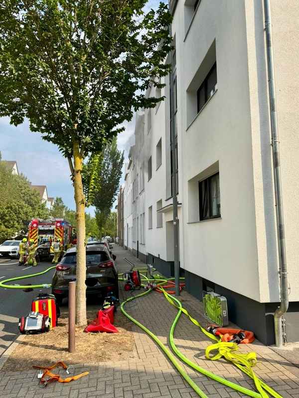 FW Ratingen: Wohnungsbrand auf der Duisburger Straße