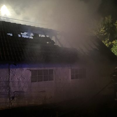 FW-DO: Garagenbrand in Dortmund-Hostedde zerstört mehrere PKW