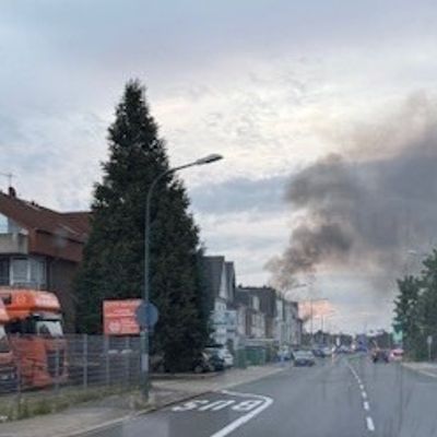 FW Düren: Wohnungsbrand am frühen Morgen - Feuerwehr Düren bringt Feuer schnell unter Kontrolle