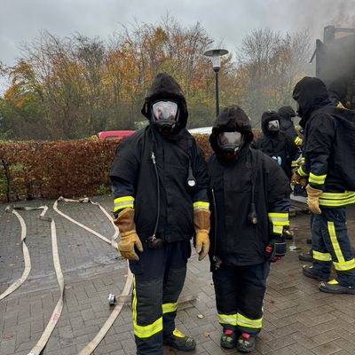 FW-OLL: Realistische Ausbildung im Brandübungscontainer für die Gemeinde-Feuerwehr Wardenburg