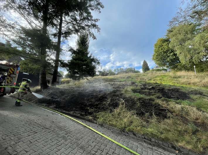 FW-EN: Flächenbrand oberhalb des Krankenhauses - ausgelöste Brandmeldeanlage und Rettungsdienstunterstützung