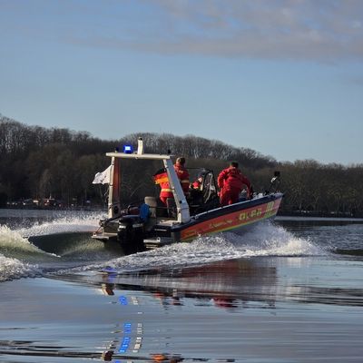 FW-E: Wasserrettungseinsatz am Baldeneysee - Eisschicht erschwert Erkundung
