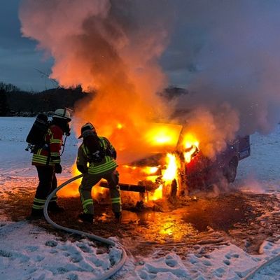 FW Weinheim: PKW Brand im Hammelsbrunnen