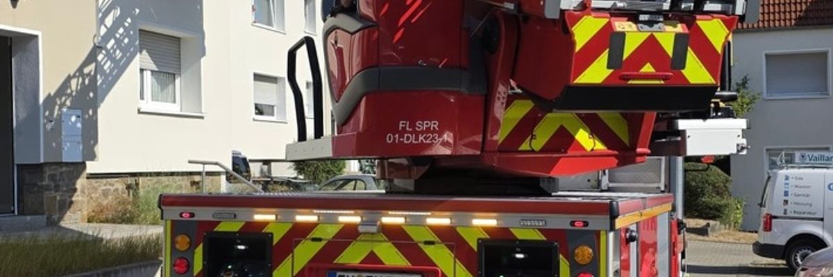 FW-EN: Weitere Einsätze der Feuerwehr: Ölspur, Patientenrettung und gemeldeter Vegetationsbrand