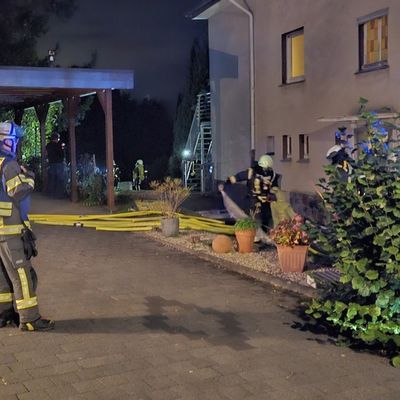 FW-AR: Interkommunale Herbstübung: Feuerwehren Arnsberg und Wickede erproben den Ernstfall